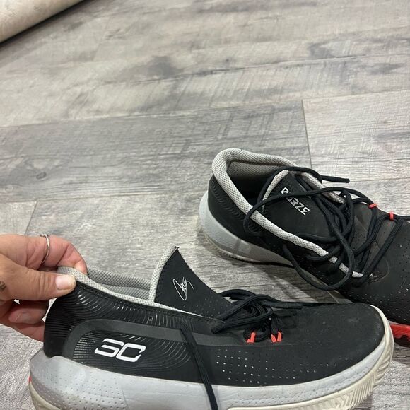 Under Armour sneaker | Youth 7 - Picture 4 of 4